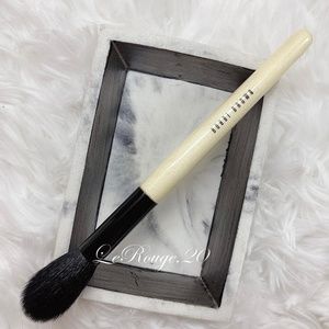 Bobbi brown sheer powder / highlighter blush brush